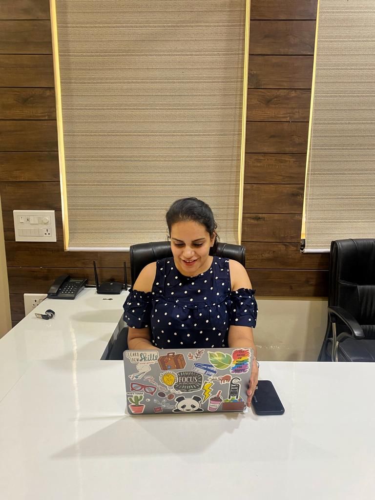 mental health therapist Divleen Kaur taking an online therapy session 